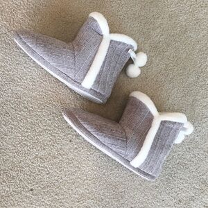 GRAY KNITw POM POMS ON BACK UGG STYLE BOOTS